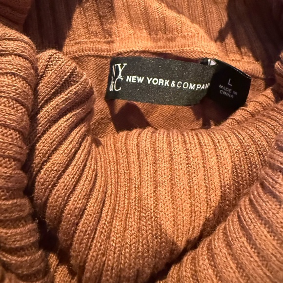 New York & Company Brown Turtle Neck Sweater Top Size Large New With Tags - Picture 3 of 4